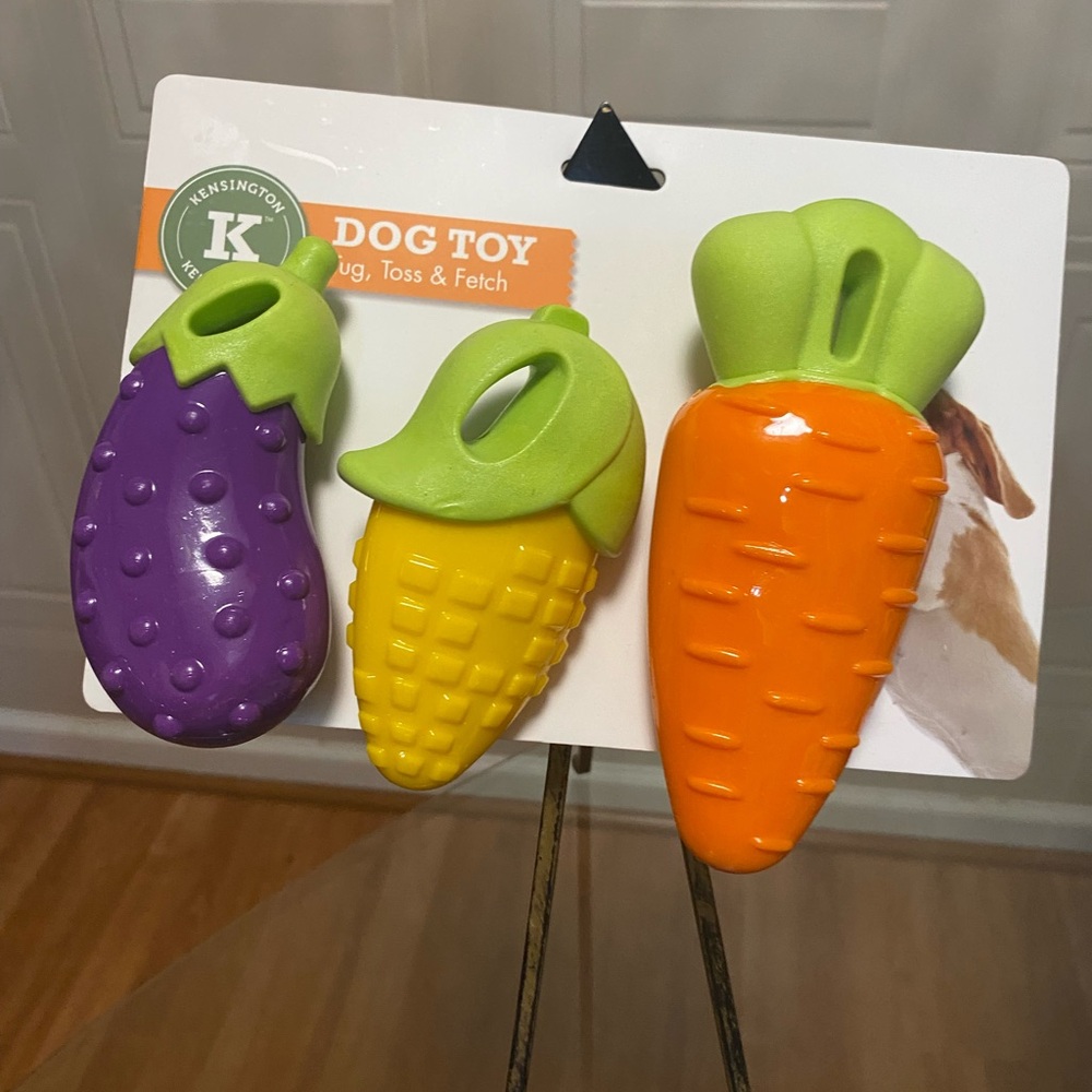 Brand New Kensington Set Of 3 latex vegetables 🥕  🌽 🍆 Dog Toys With Squeaker - Picture 3 of 4